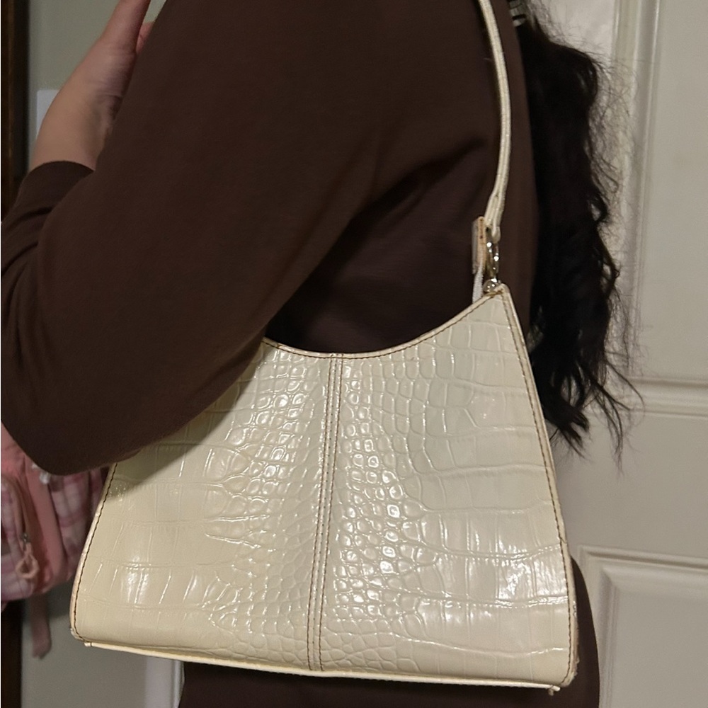 Liz Claiborne Elegant Cream Crocodile-Embossed Shoulder Bag